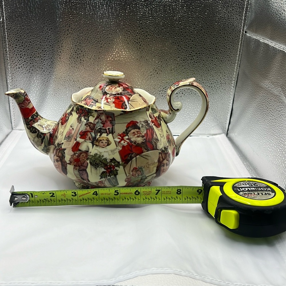 A Special Place, old-time Christmas teapot.